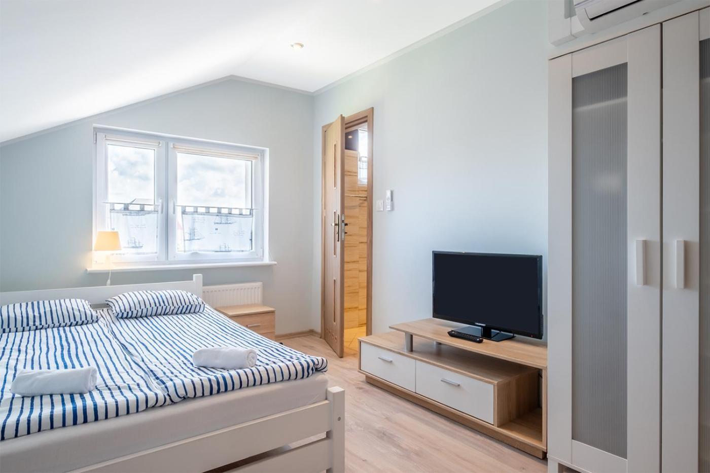 Bedroom Леба Екстериор снимка