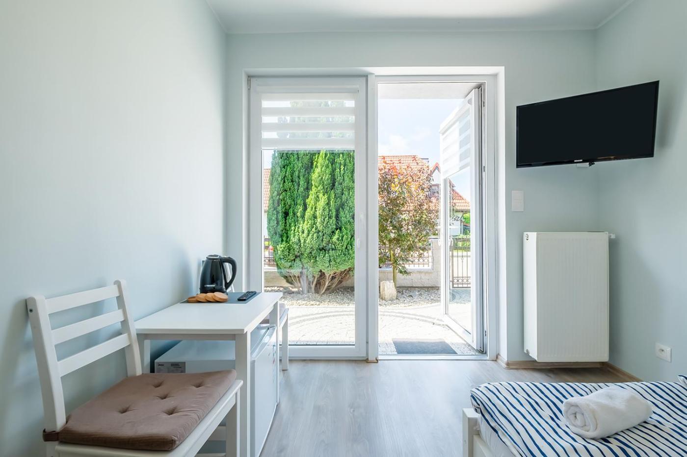 Bedroom Леба Екстериор снимка